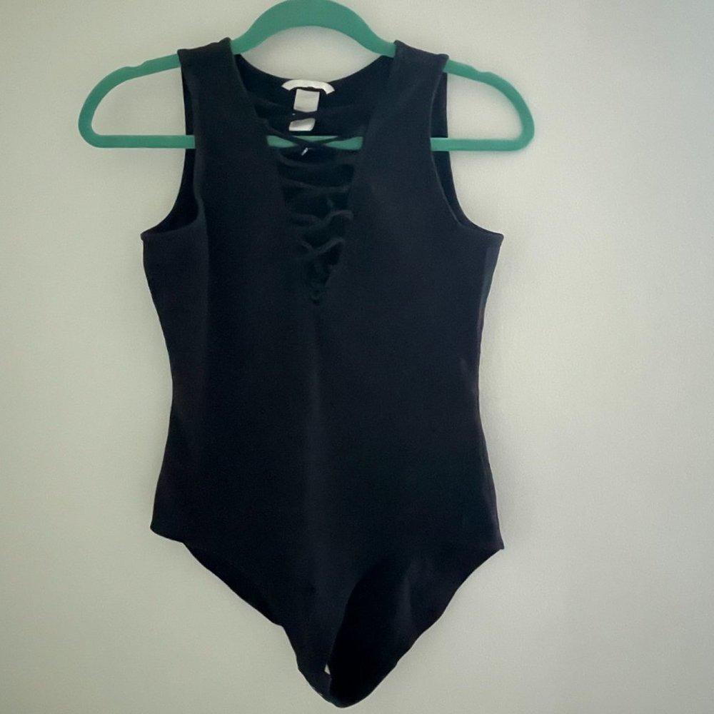 🌸 H&M/ Women's Black Cross-Strap Tie Bodysuit, S
